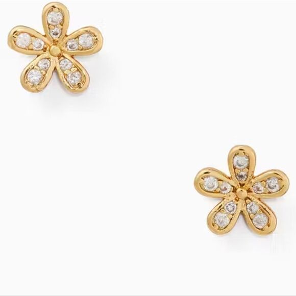 Gleaming Gardenia Flower Studs - Picture 1 of 2